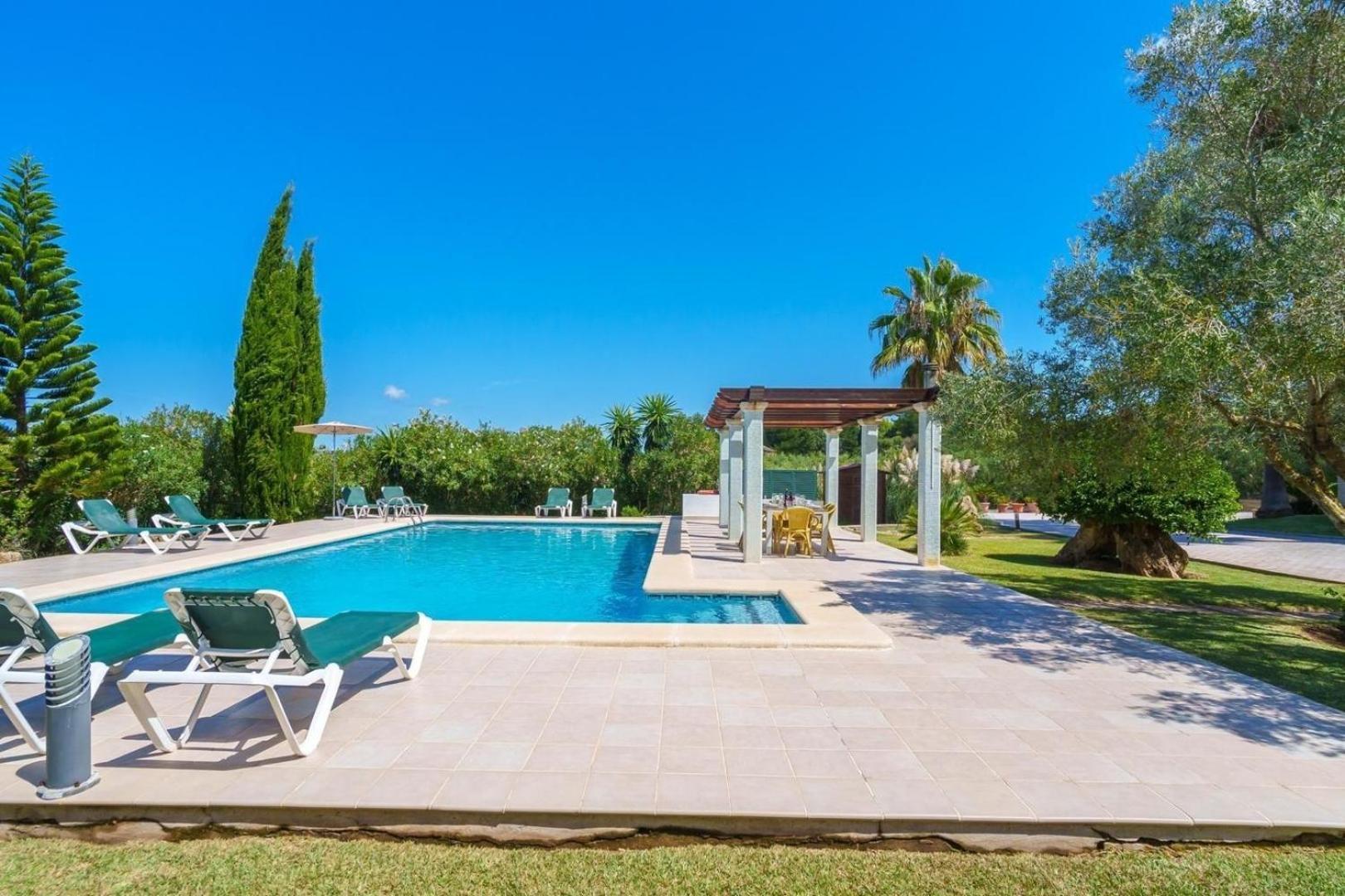 Ferienhaus Schoenes Mit Pool Fuer 10 Personen In Strandnaehe *