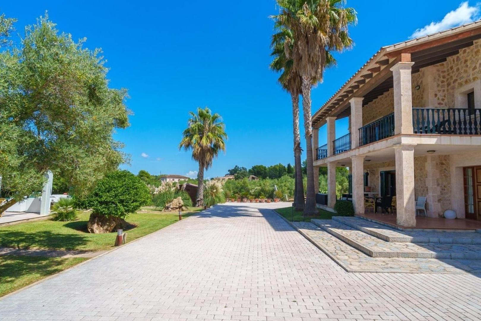 Ferienhaus Schoenes Mit Pool Fuer 10 Personen In Strandnaehe Alcúdia